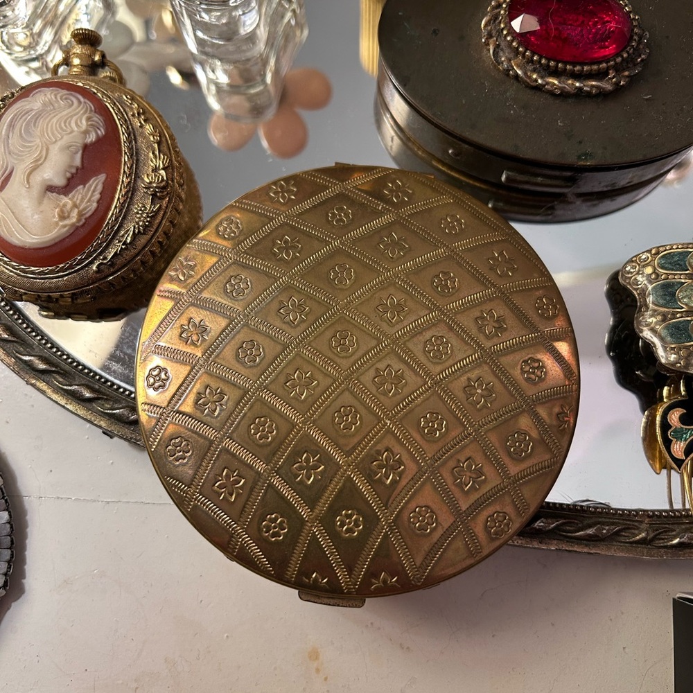 Antique Volupte Compact Mirror